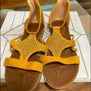 Forever 21 sandals sz 6 pre owned